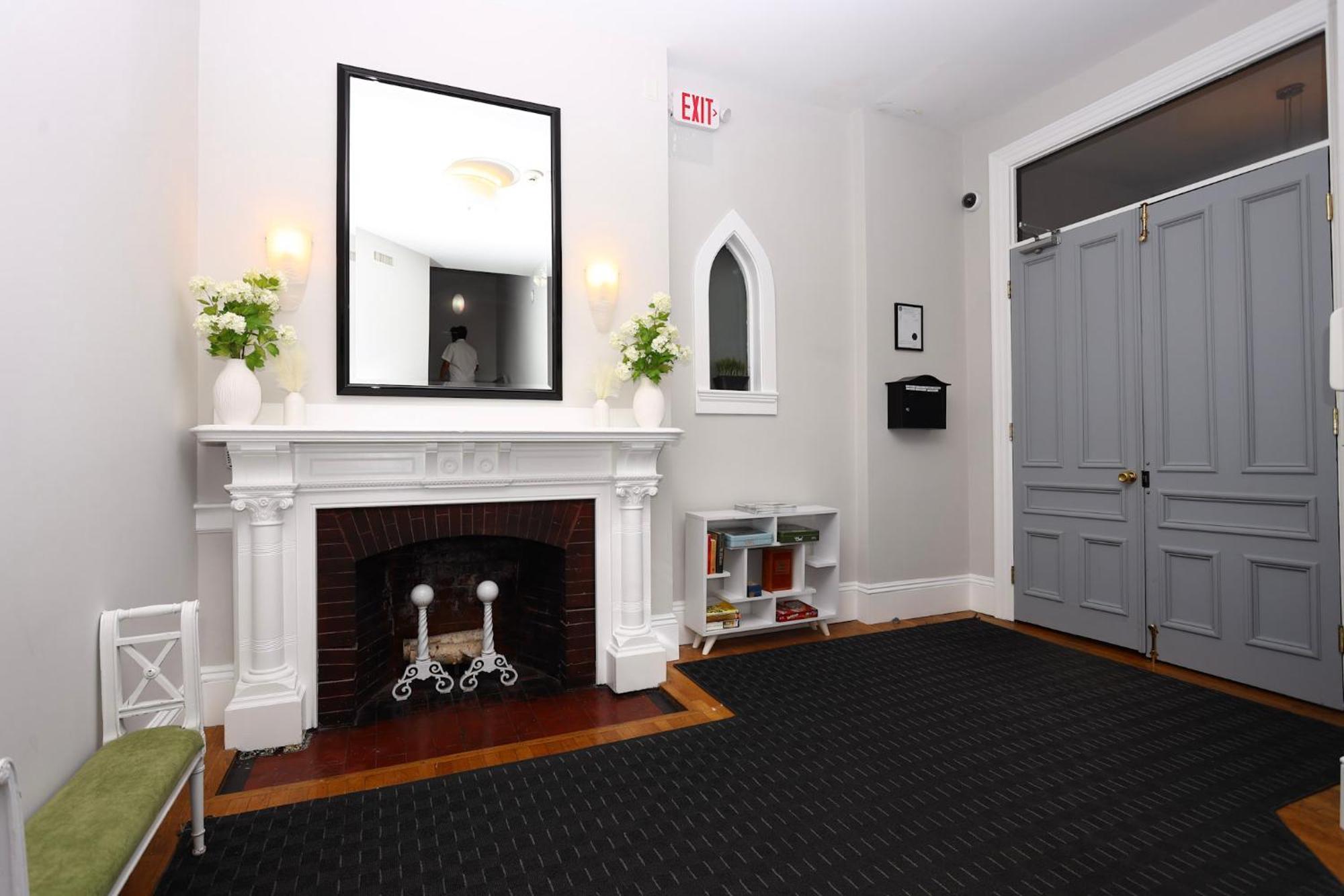 Large Stylish Newbury Street Studio W/ Kitchen Бостон Экстерьер фото