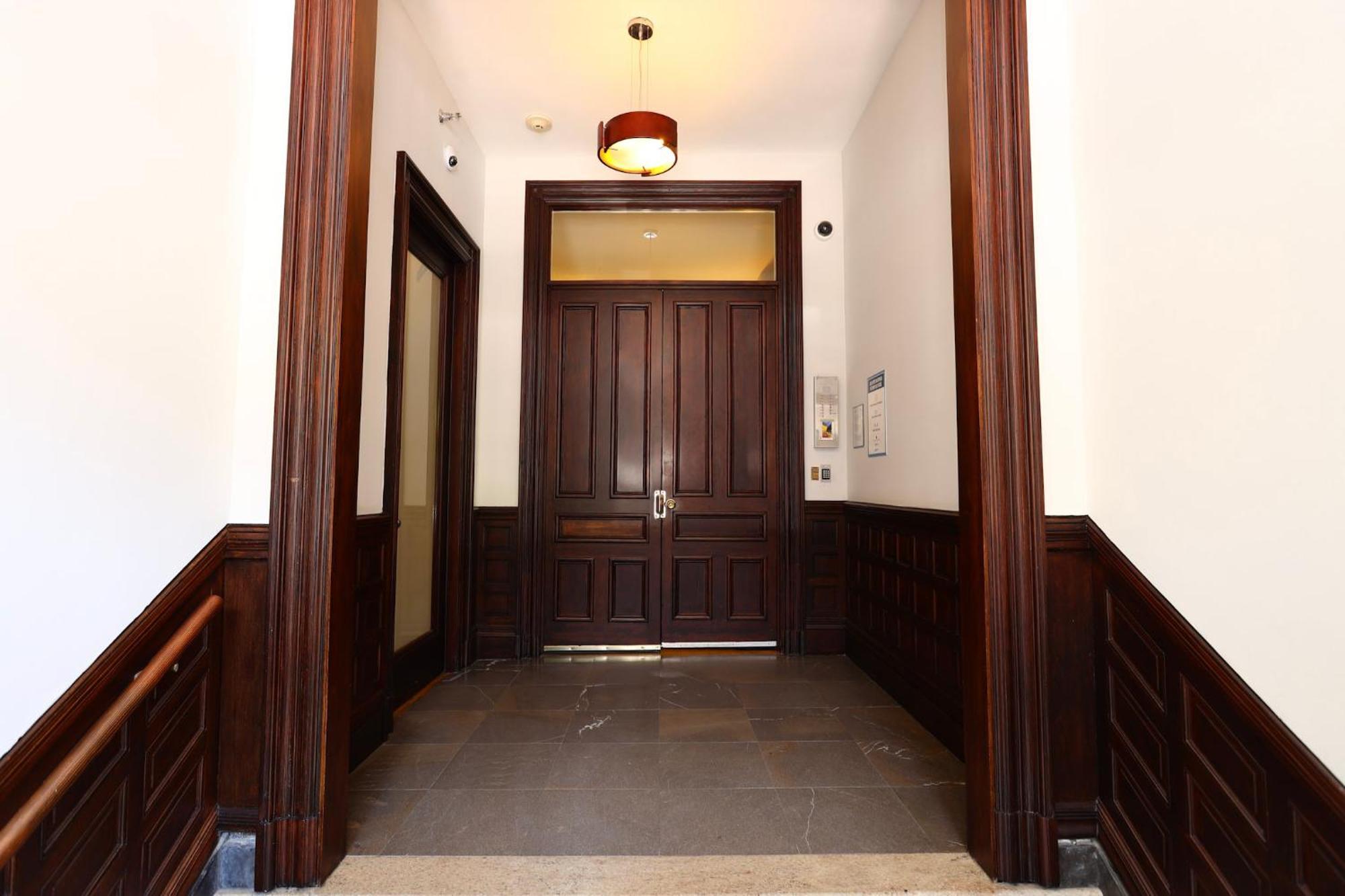 Large Stylish Newbury Street Studio W/ Kitchen Бостон Экстерьер фото