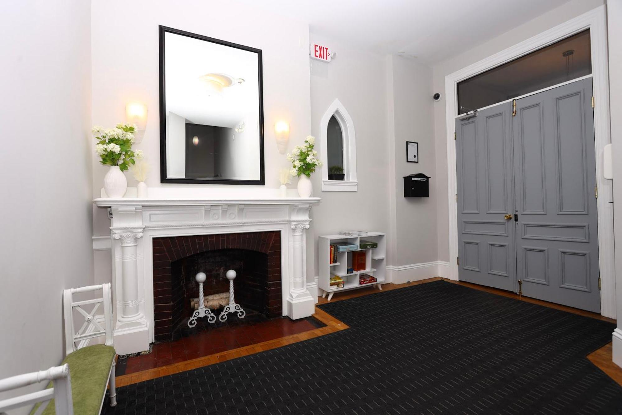 Large Stylish Newbury Street Studio W/ Kitchen Бостон Экстерьер фото