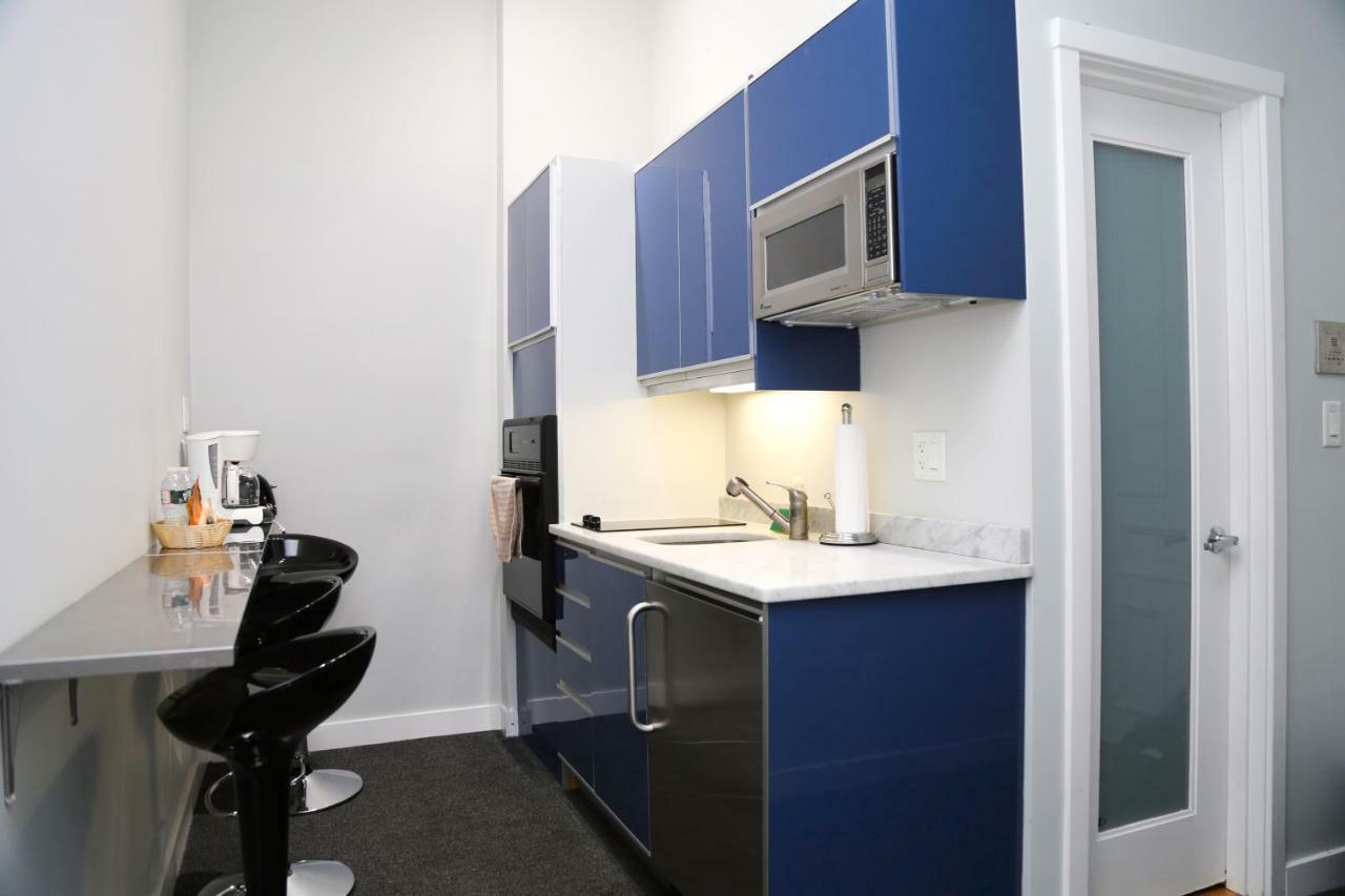 Large Stylish Newbury Street Studio W/ Kitchen Бостон Экстерьер фото